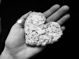 corazon-piedra-320x240 (1)