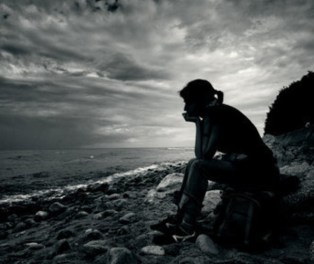 sentado-frente-al-mar-2